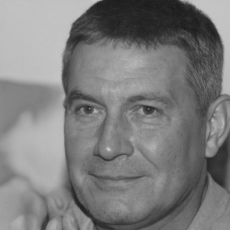 Lysander Beaumont discussing financial analysis techniques